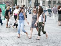 Feet - Lovely barefoot walkers