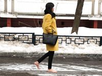 Feet - Ainash - 2018-01-21 A tall barefoot girl