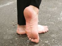 Feet - Ainash - 2018-01-21 A tall barefoot girl