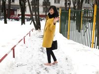 Feet - Ainash - 2018-01-21 A tall barefoot girl