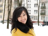 Feet - Ainash - 2018-01-21 A tall barefoot girl