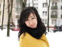 Feet - Ainash - 2018-01-21 A tall barefoot girl