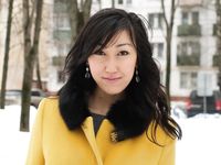 Feet - Ainash - 2018-01-21 A tall barefoot girl