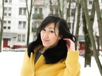 Feet - Ainash - 2018-01-21 A tall barefoot girl