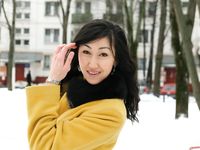 Feet - Ainash - 2018-01-21 A tall barefoot girl