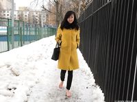 Feet - Ainash - 2018-01-21 A tall barefoot girl