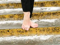 Feet - Ainash - 2018-01-21 A tall barefoot girl