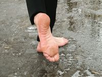 Feet - Ainash - 2018-01-21 A tall barefoot girl