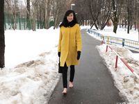 Feet - Ainash - 2018-01-21 A tall barefoot girl