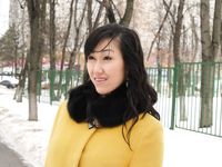 Feet - Ainash - 2018-01-21 A tall barefoot girl