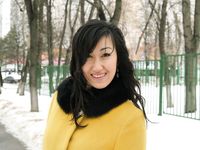 Feet - Ainash - 2018-01-21 A tall barefoot girl