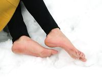 Feet - Ainash - 2018-01-21 A tall barefoot girl