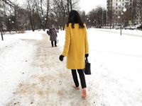 Feet - Ainash - 2018-01-21 A tall barefoot girl