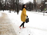 Feet - Ainash - 2018-01-21 A tall barefoot girl