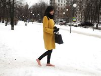 Feet - Ainash - 2018-01-21 A tall barefoot girl