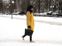 Feet - Ainash - 2018-01-21 A tall barefoot girl