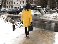 Feet - Ainash - 2018-01-21 A tall barefoot girl