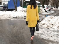 Feet - Ainash - 2018-01-21 A tall barefoot girl