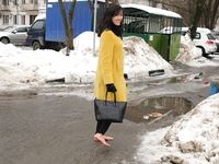 Feet - Ainash - 2018-01-21 A tall barefoot girl