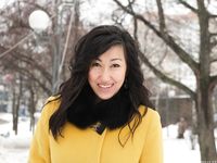 Feet - Ainash - 2018-01-21 A tall barefoot girl