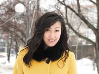 Feet - Ainash - 2018-01-21 A tall barefoot girl