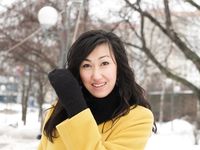 Feet - Ainash - 2018-01-21 A tall barefoot girl