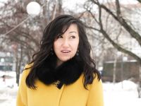 Feet - Ainash - 2018-01-21 A tall barefoot girl