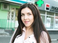 Feet - Albina - 2016-03-26 Barefoot office girl