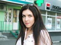 Feet - Albina - 2016-03-26 Barefoot office girl