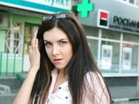 Feet - Albina - 2016-03-26 Barefoot office girl