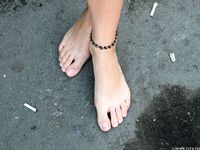 Feet - Albina - 2016-03-26 Barefoot office girl