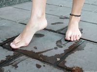 Feet - Albina - 2016-03-26 Barefoot office girl