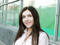 Feet - Albina - 2016-03-26 Barefoot office girl