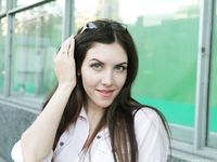 Feet - Albina - 2016-03-26 Barefoot office girl