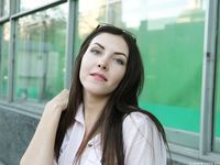 Feet - Albina - 2016-03-26 Barefoot office girl