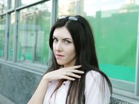 Feet - Albina - 2016-03-26 Barefoot office girl