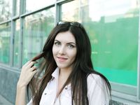 Feet - Albina - 2016-03-26 Barefoot office girl