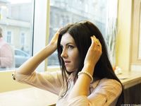 Feet - Albina - 2016-03-26 Barefoot office girl