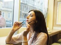 Feet - Albina - 2016-03-26 Barefoot office girl