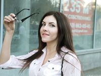 Feet - Albina - 2016-03-26 Barefoot office girl