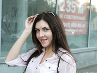 Feet - Albina - 2016-03-26 Barefoot office girl