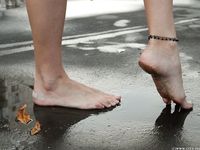 Feet - Albina - 2016-03-26 Barefoot office girl