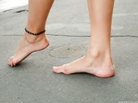 Feet - Albina - 2016-03-26 Barefoot office girl