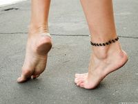 Feet - Albina - 2016-03-26 Barefoot office girl
