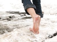 Feet - Alenka - 2006-08-19 Russian barefoot winter