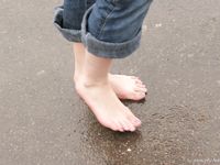 Feet - Alenka - 2006-08-19 Russian barefoot winter