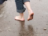 Feet - Alenka - 2006-08-19 Russian barefoot winter