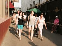 Feet - Alexandra + Olga A - 2011-04-02 Two girls in the center of Moscow