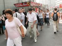 Feet - Alexandra + Olga A - 2011-04-02 Two girls in the center of Moscow