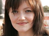 Feet - Alexandra + Olga A - 2011-04-02 Two girls in the center of Moscow